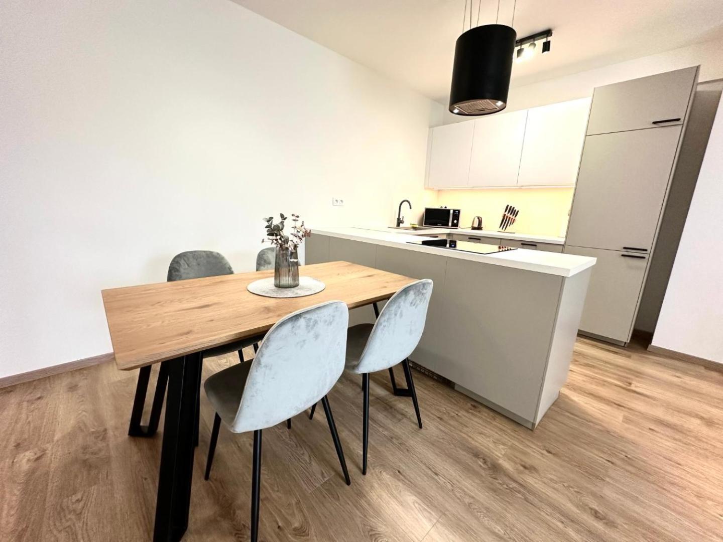 2 Room Apartment, New Building, Balcony, 208 Rovinka Екстериор снимка
