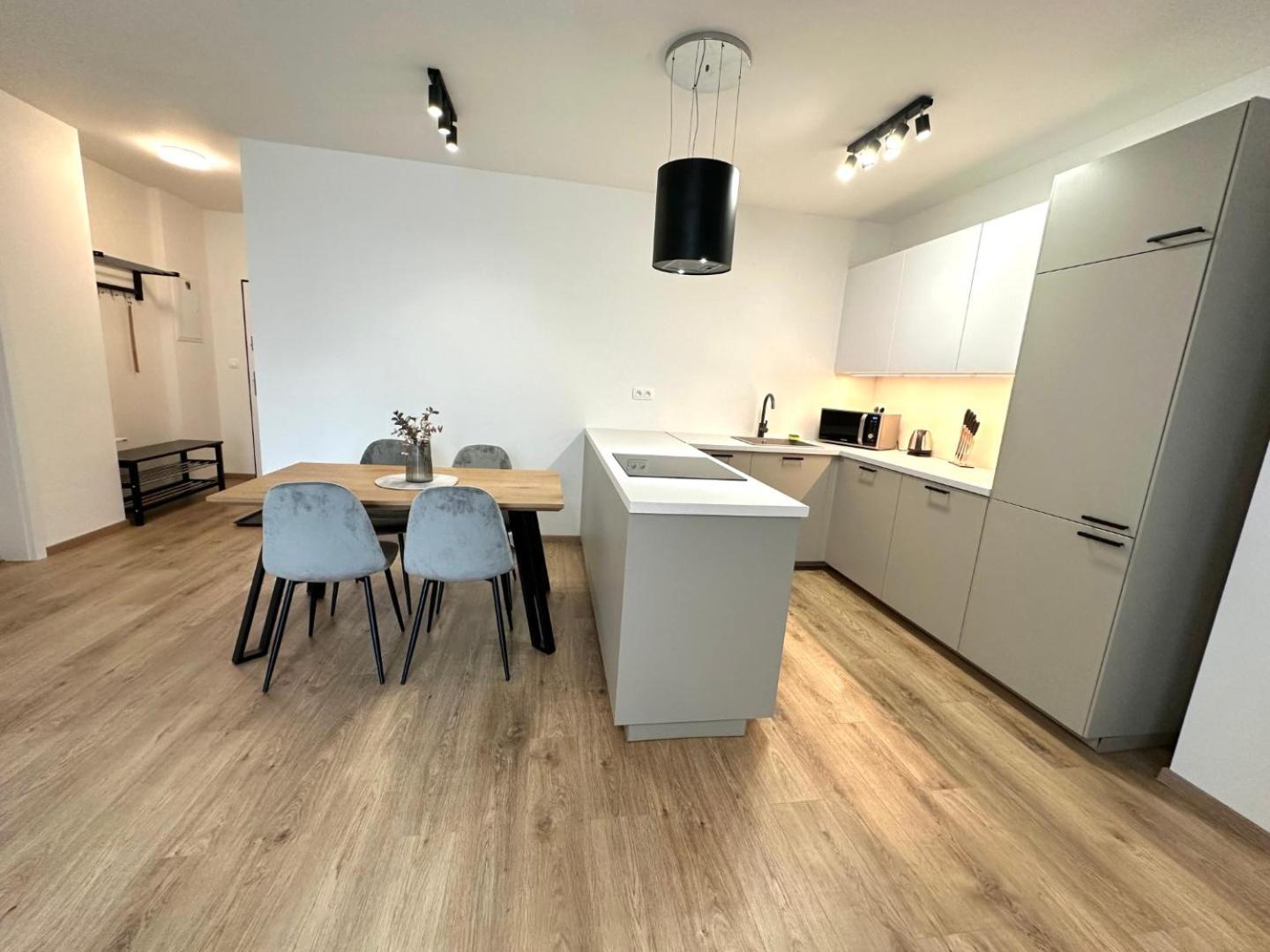 2 Room Apartment, New Building, Balcony, 208 Rovinka Екстериор снимка