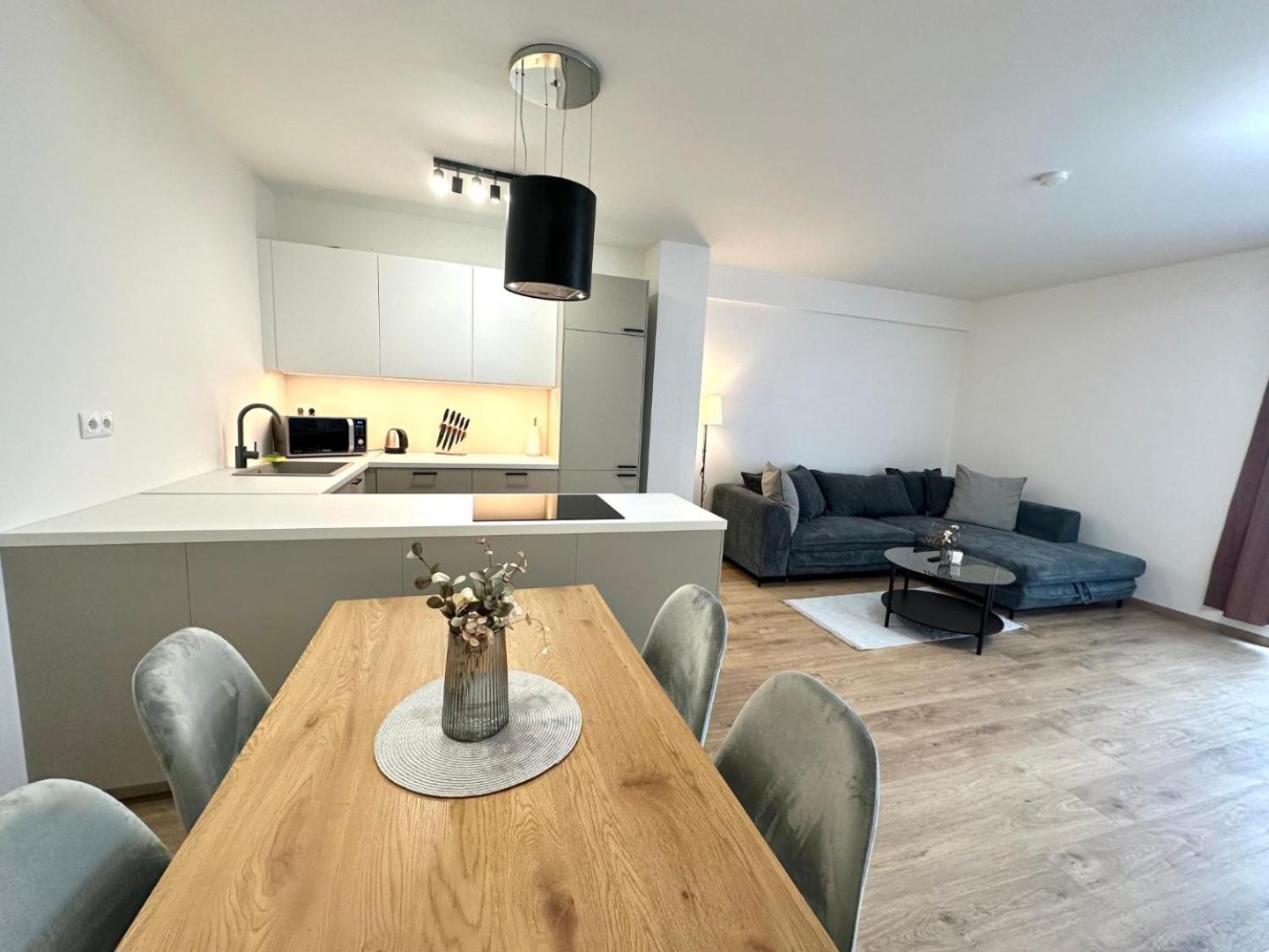2 Room Apartment, New Building, Balcony, 208 Rovinka Екстериор снимка